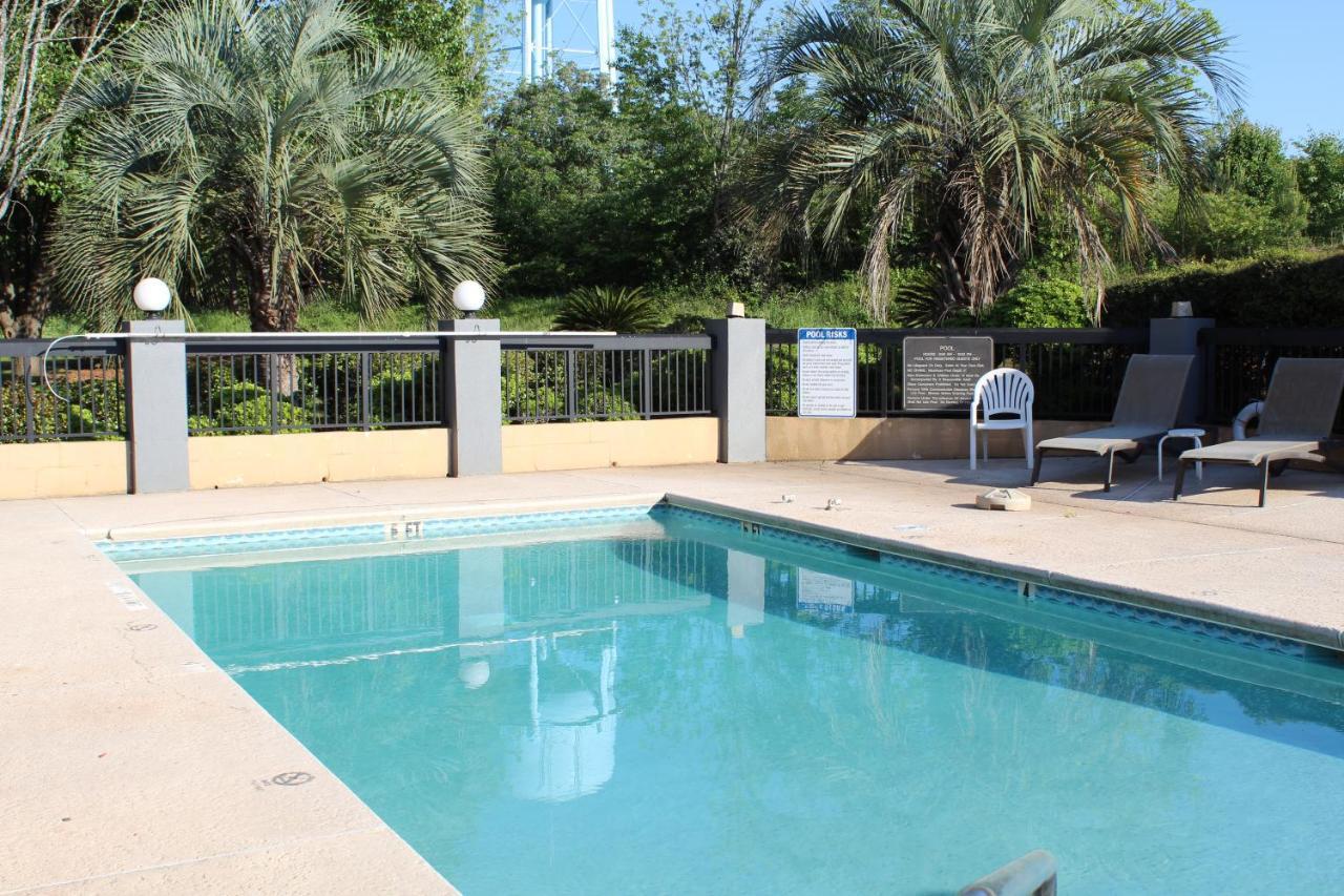 Hotel Clarion Pointe Forsyth I-75 Esterno foto