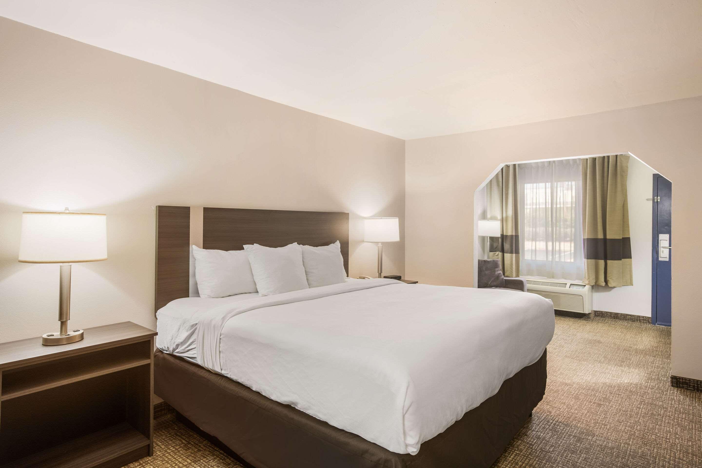 Hotel Clarion Pointe Forsyth I-75 Esterno foto