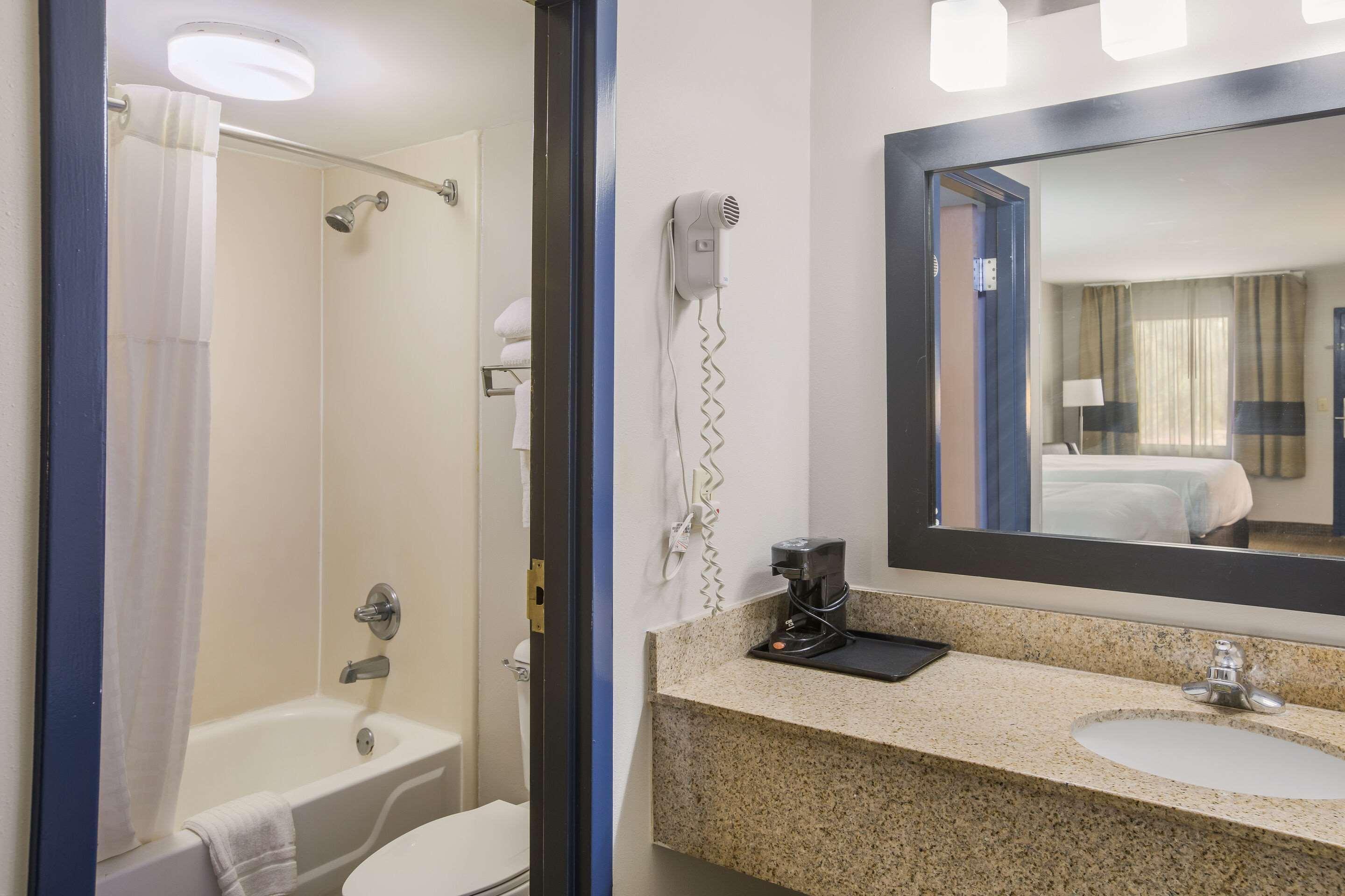 Hotel Clarion Pointe Forsyth I-75 Esterno foto