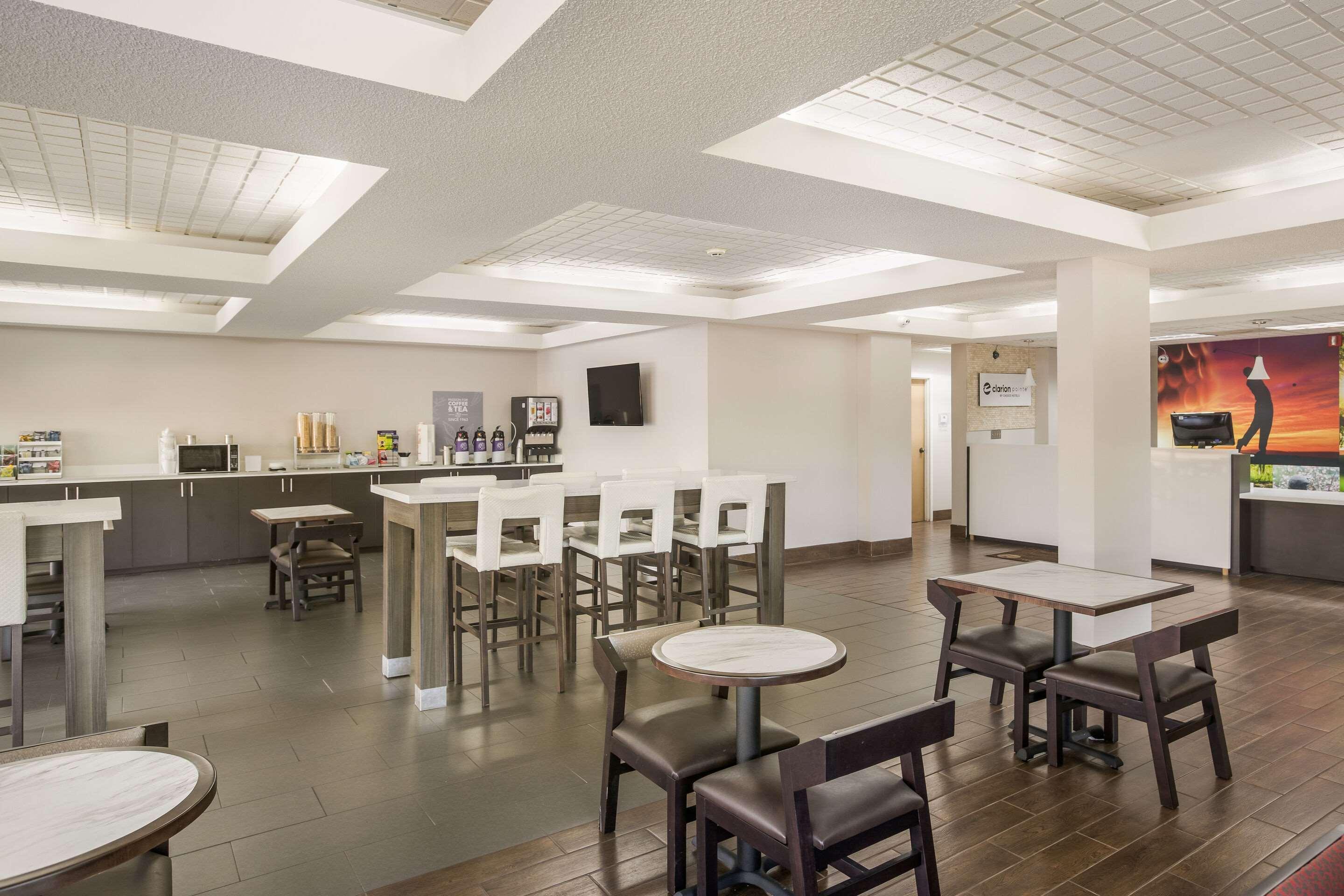 Hotel Clarion Pointe Forsyth I-75 Esterno foto