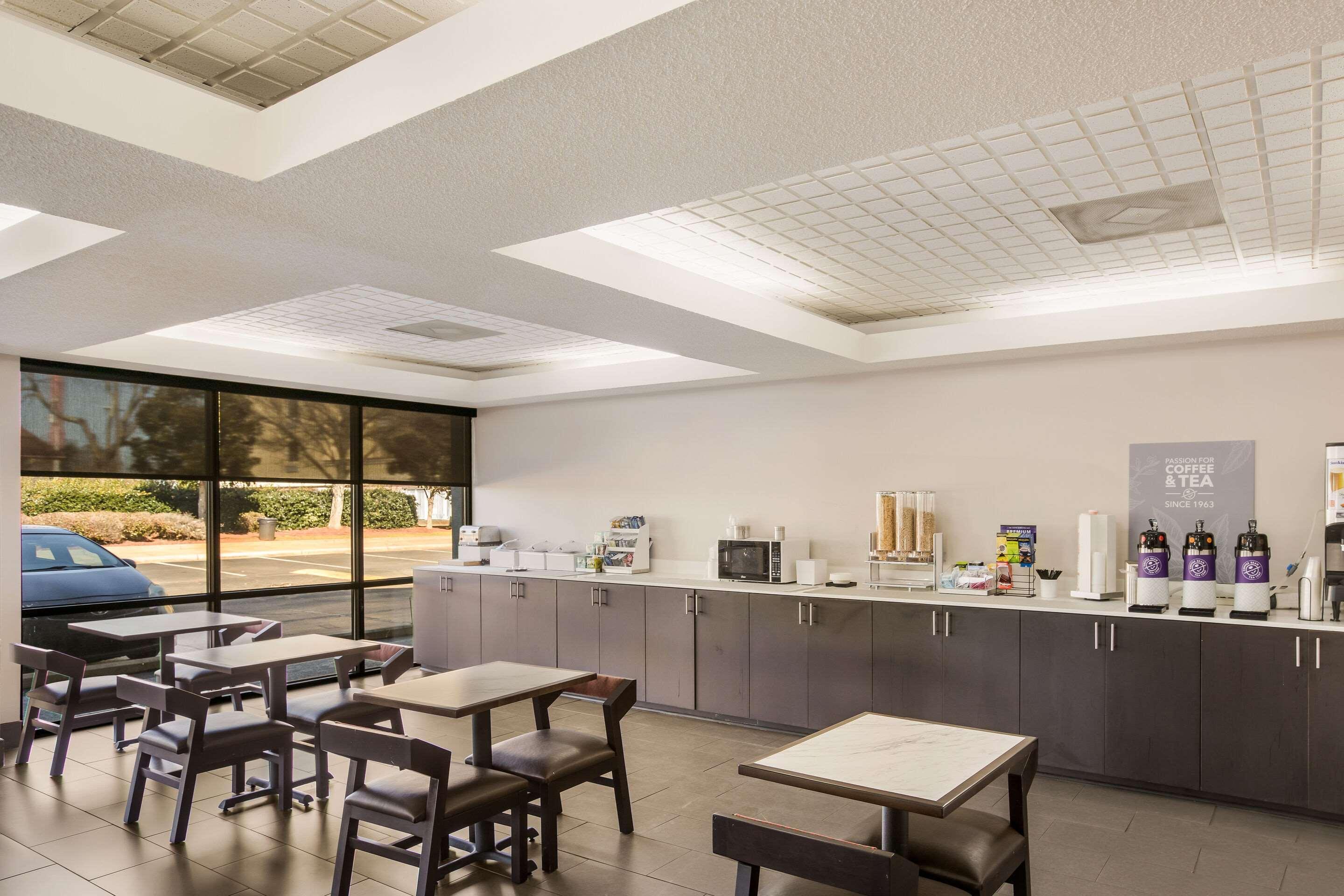 Hotel Clarion Pointe Forsyth I-75 Esterno foto