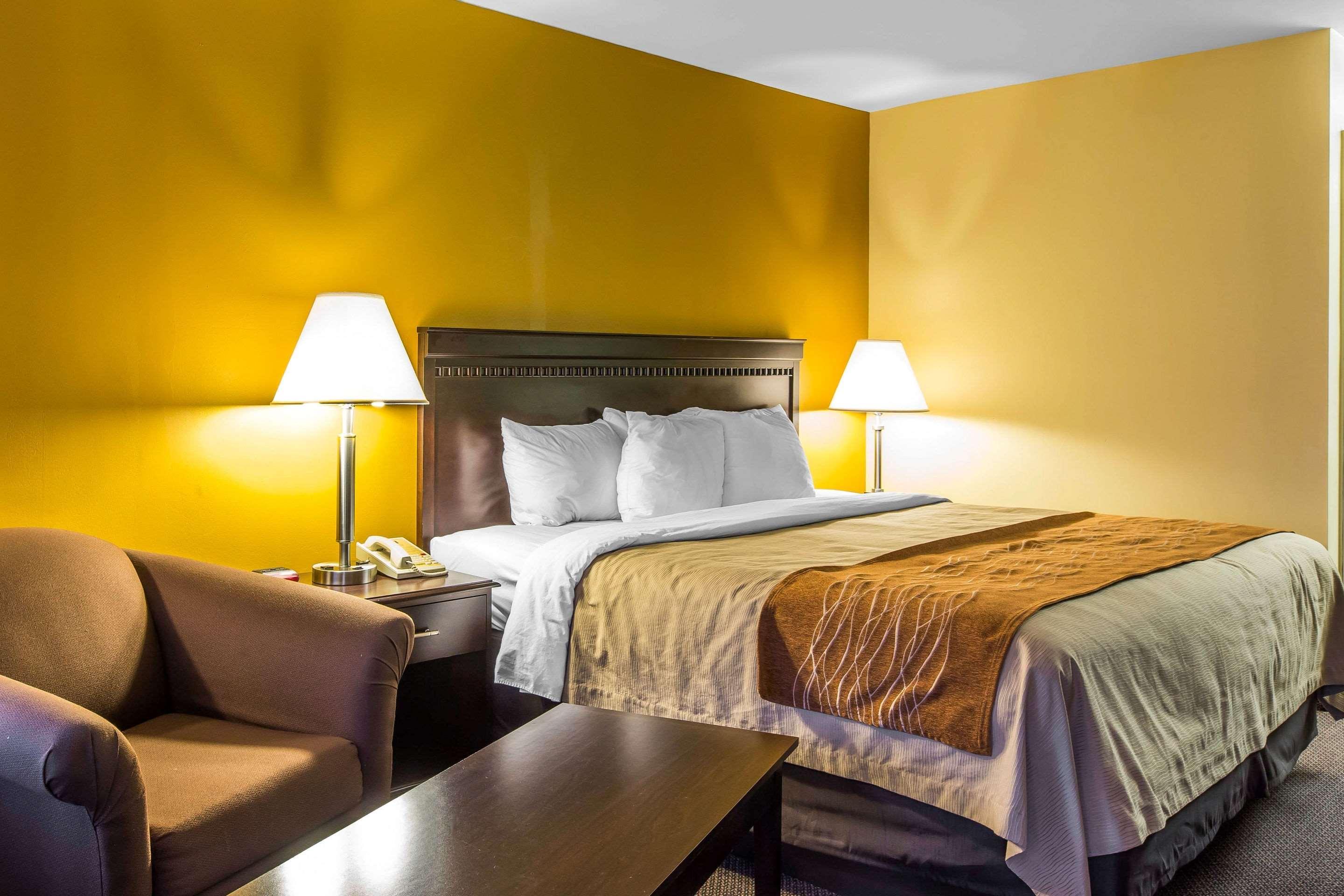 Hotel Clarion Pointe Forsyth I-75 Esterno foto