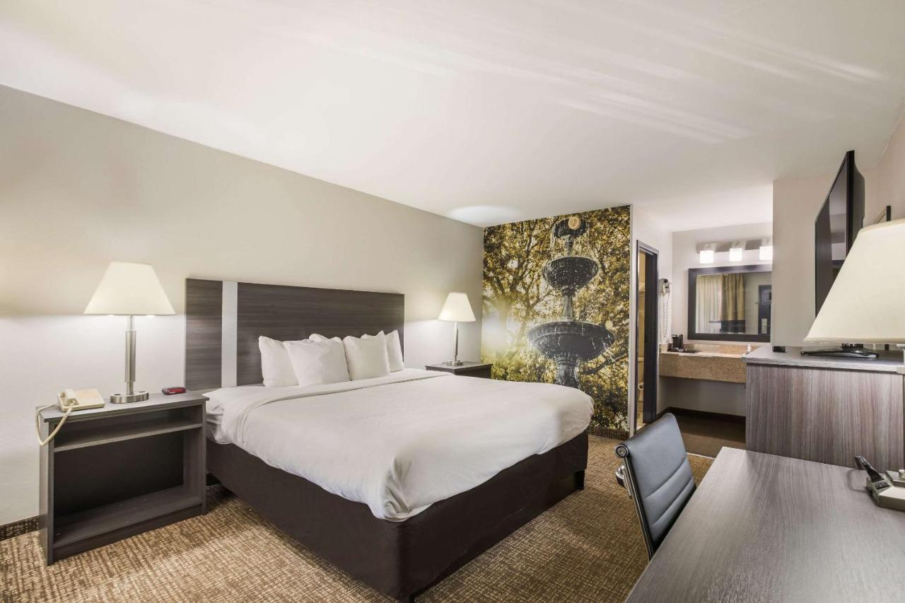 Hotel Clarion Pointe Forsyth I-75 Esterno foto